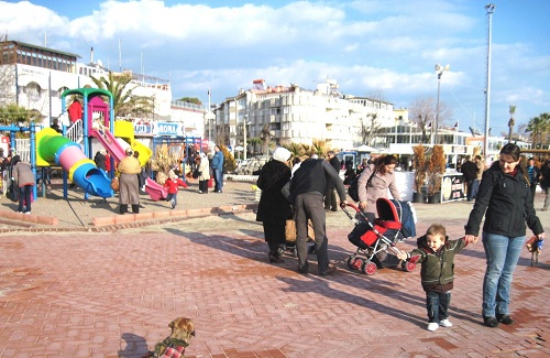DOĞUDA KAR, BATIDA BAHAR