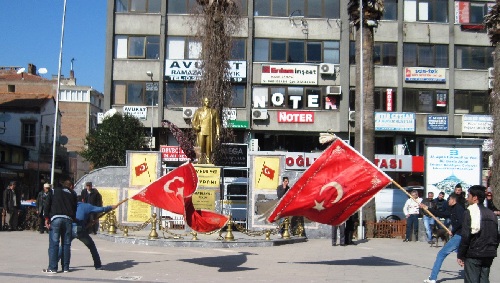 Edremit Askerleri geleneği sürdürüyor.