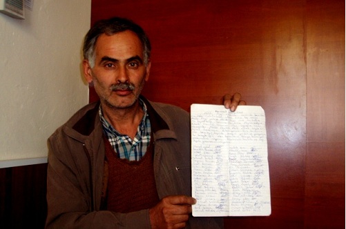 Halılar köyü Valiye seslendi.
