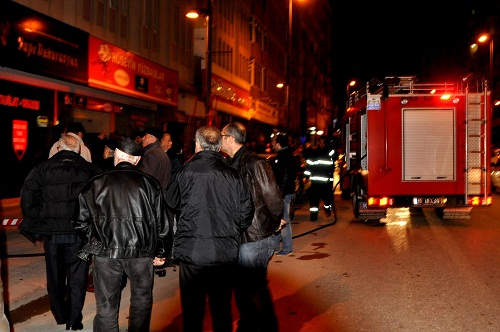 Akşam saatlerinde üç yangın meydana geldi.