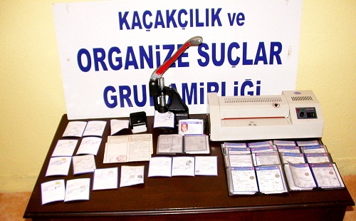 İçlerinde polislerinde yer aldığı sahtecilik çetesi çökertildi.