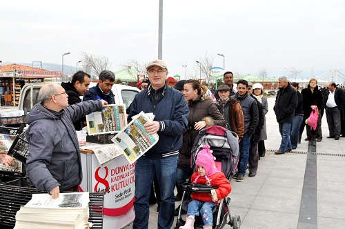 Başkan Pekel Gül Fidanı dağıttırdı