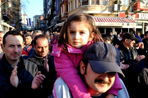 Halk BOR işçisine sahip çıktı.