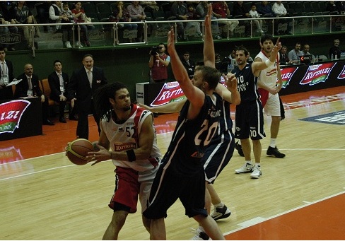 Kırmızı Efes`i geçemedi 71-77