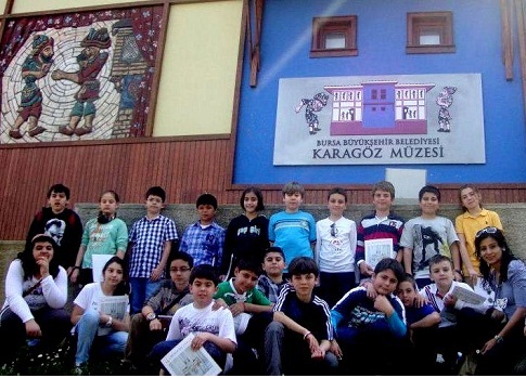 Kukla kahramanları Karagöz ile Hacivat`ı görmüş kadar oldular