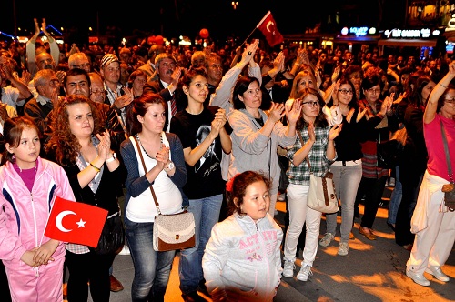 Gençlik Atasına koştu