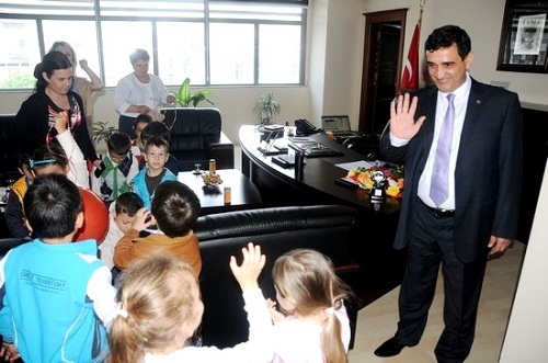 MİNİKLERDEN BELEDİYE ZİYARETİ
