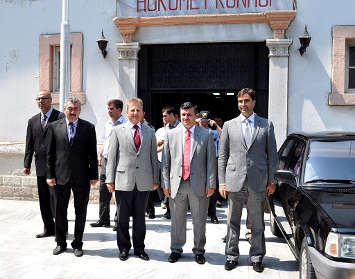 İlçelerin fikrine itibar eden yok !...