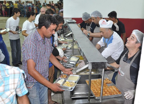 İlk iftar yemeği Yalçın Cömert