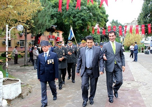 Gönen`de Gaziler günü kutladı