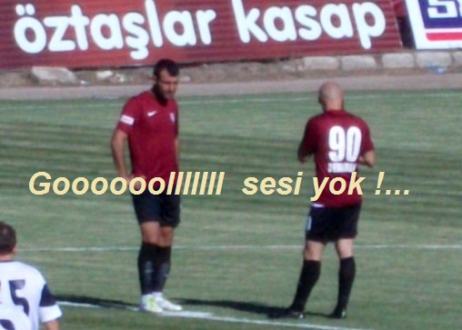 Bordo-beyazdan kötü oyun 