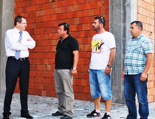 Kapatılacak Belediye ye Saray yaptı.