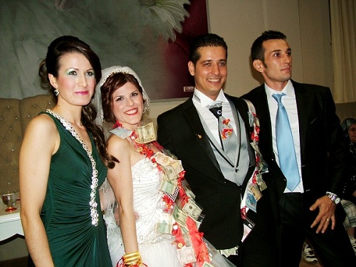 Ceyda ile Hakan dünya evine girdiler