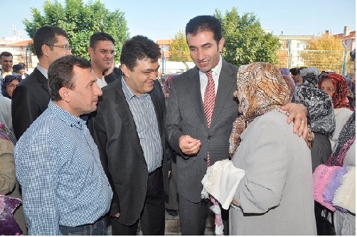 Halk ona gelmeden, O halka gitti