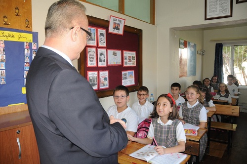 Eğitime destek sürüyor