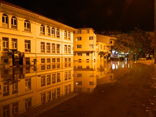 Kısmen`de olsa sel yine vurdu