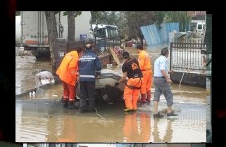 Sel Marmara adasını vurdu geçti