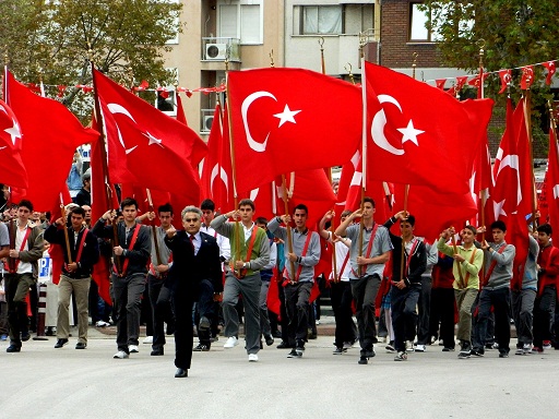 Cumhuriyete selâm!