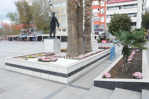 Cumhuriyet alanı renklendi
