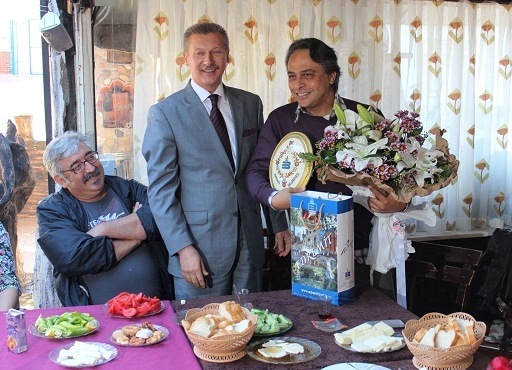Edremit`liler Barbaros Şansal`ı dinledi