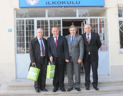  KİTAP ve DEFTER YARDIMI SÜRÜYOR