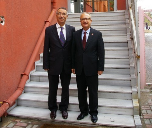 Başkan Öğretmenleri unutmadı