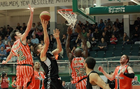 Banvit, Wurzburg`u farklı yendi