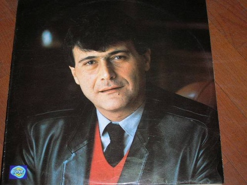 Ferdi Özbeğen vefat etti.