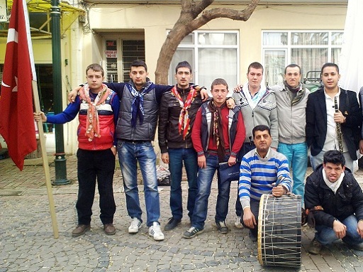 Güle oynaya vatan görevine