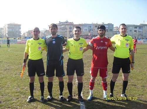Lider bir attı üç aldı