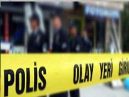 Haciz için gelen avukatın gırtlağını kesti