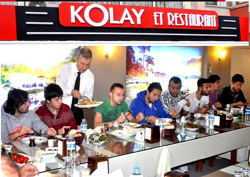 Ban ban KOLAY restorant`ta kahvaltı yaptı