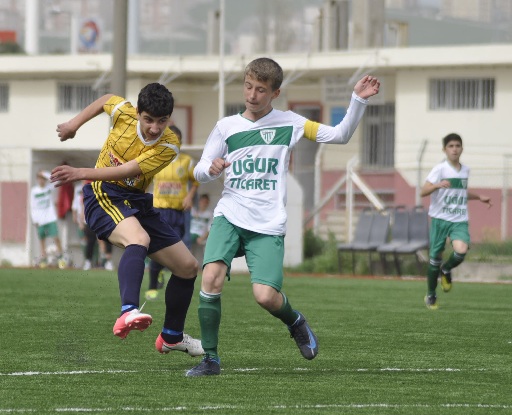 Gelişimspor, Tayfun`u, Mehmetcan`ın  hattrick`iyle aştı.
