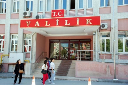 TC, Balıkesir Valiliği tabelasındaki yerini aldı