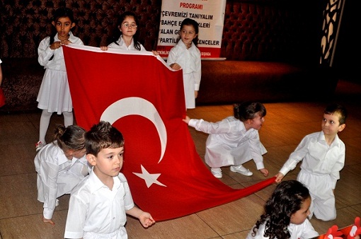 Şen Çocuk`ta mezuniyet coşkusu