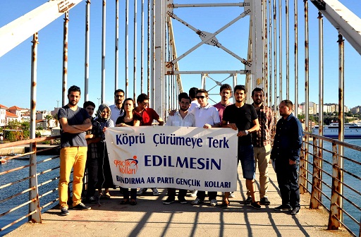 AKP li gençler köprüye sahip çıktı