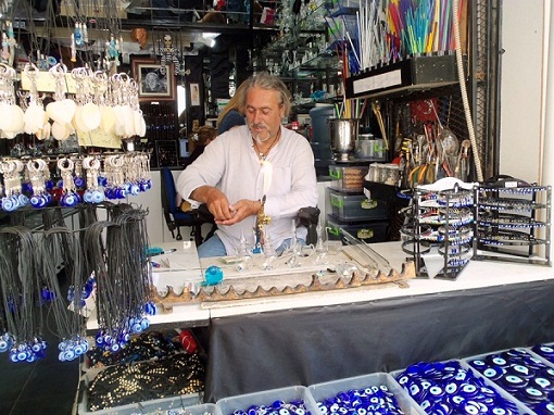 Cam`a hayat veriyor