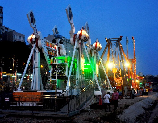 Lunapark festivale renk kattı