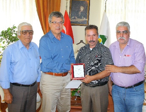 TÜRKMENLERDEN ARSLAN`A PLAKET