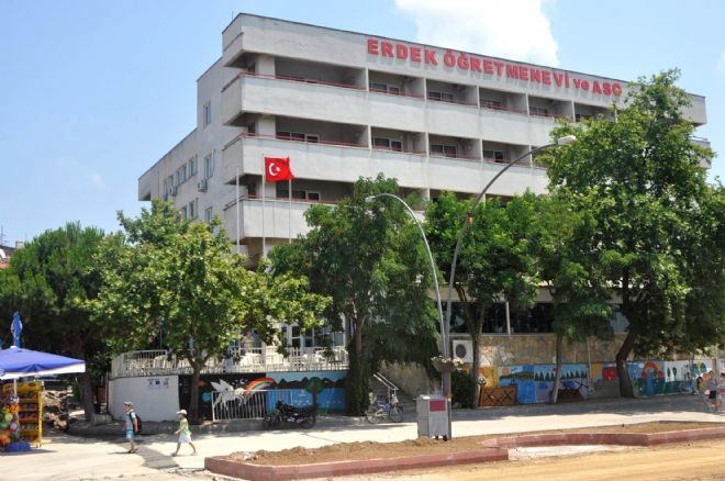Öğretmen evi önünde mini olimpiyat
