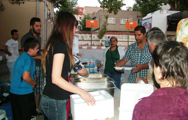 Akgençlik iftar serisini Çınarlı`da sürdürdü.