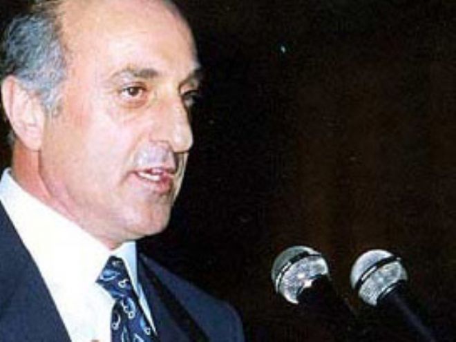 Merkez`de İlhan Kesici etrafında birleşme yemeği ;