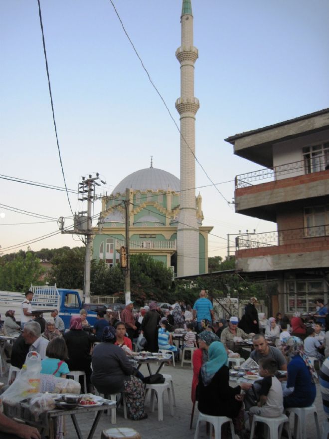 ŞEKVEREN KÖYÜ ESNAFINDAN  İFTAR YEMEĞİ