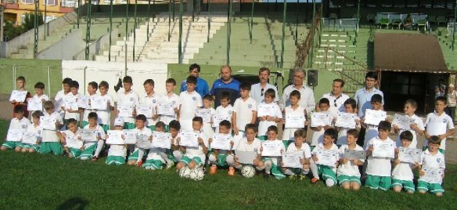 Gönen`li miniklerin sertifika sevinci