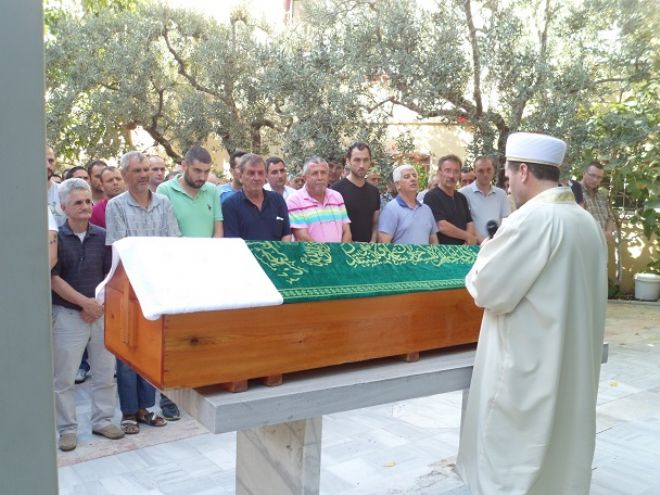 Balkondan düşmüştü.