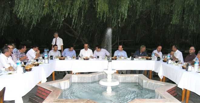 Başkan Yakar`dan vip iftar