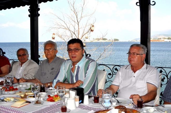 Sarı konuştu!...