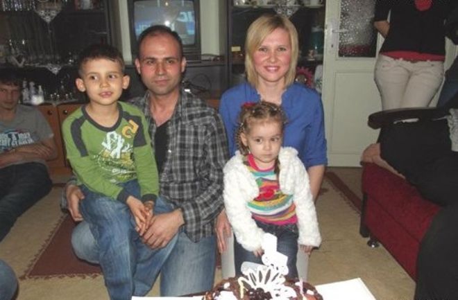 Cinnet Getiren Öğretmen İki Çocuğunu Öldürdü