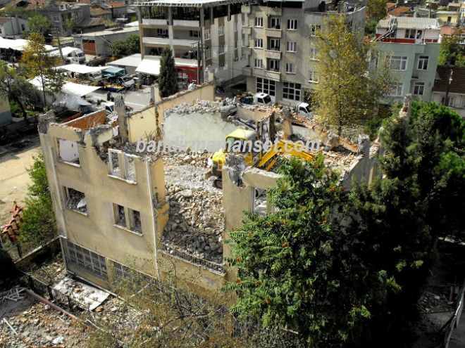 Edincik Postanesi yıkılıyor