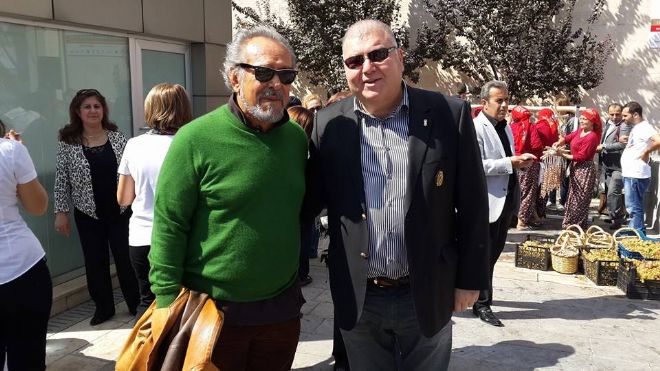 Güneri Cıvaoğlu`nu Bandırma`ya davet etti.
